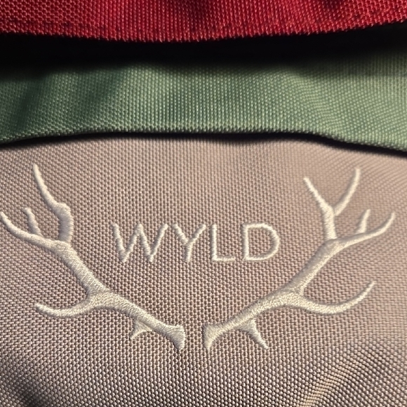 Mariconera WYLD Burgundy and Green Crossbody Bag With Tote - Picture 2 of 5